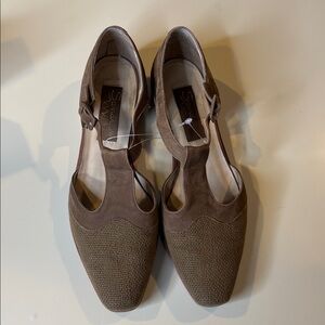 Sandra Miller Brown Raffia & Suede T-Strap Flats – Made in Brazil Size 8.5M